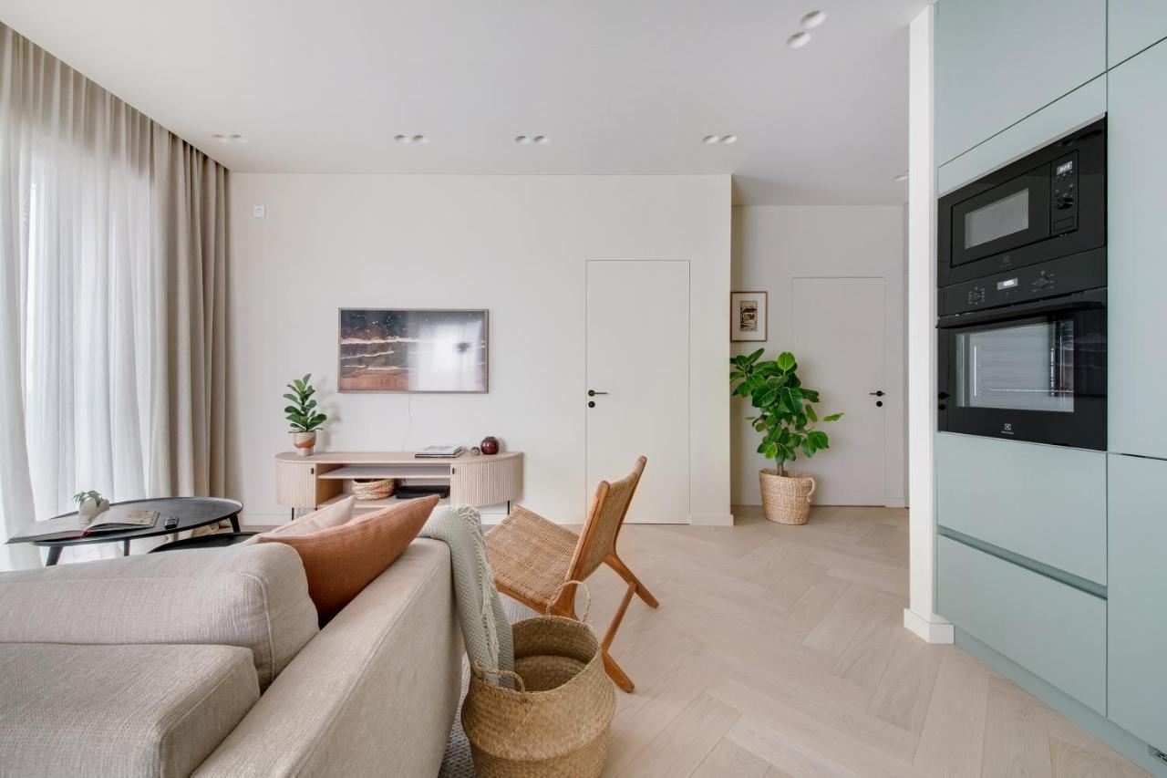 #stayhere - Brand New Unique Designer 1bdr In Trendy Neighbourhood